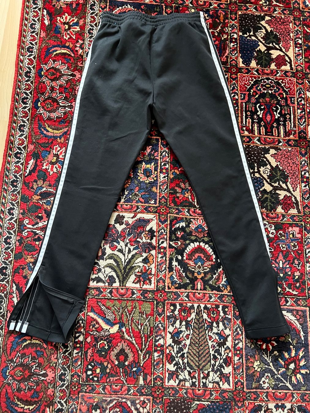 Adidas Pantaloni: Adidas Trainingshose schwarz Gr.38 – Nuovo (secondo la descrizione) da Zürich venduto da Girasole232 2