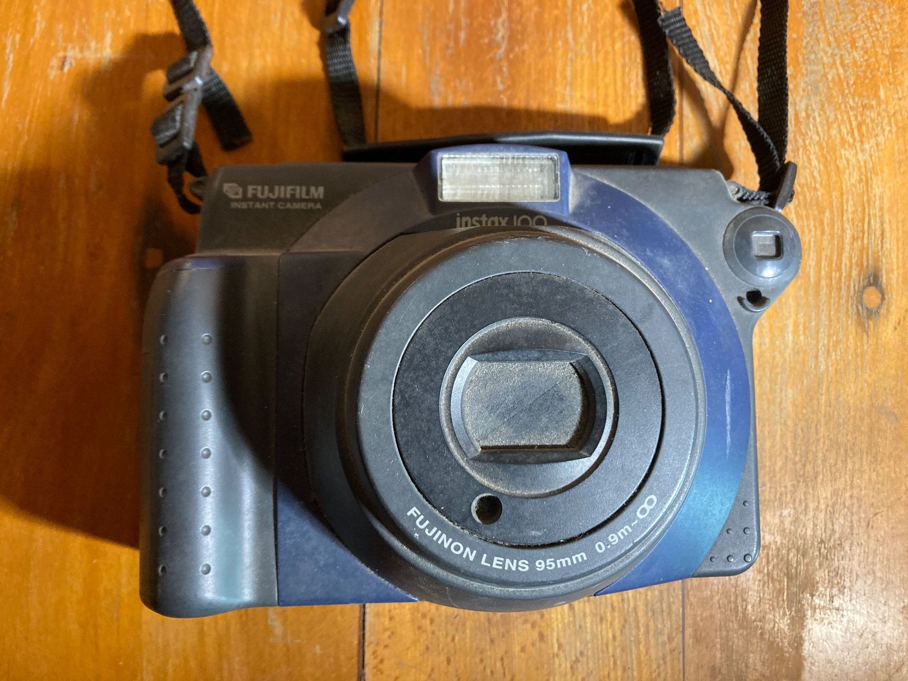 Fujifilm Fotocamera: Instax 100 Fujifilm Instant Camera – Usato da St-Cierges venduto da LeRegain