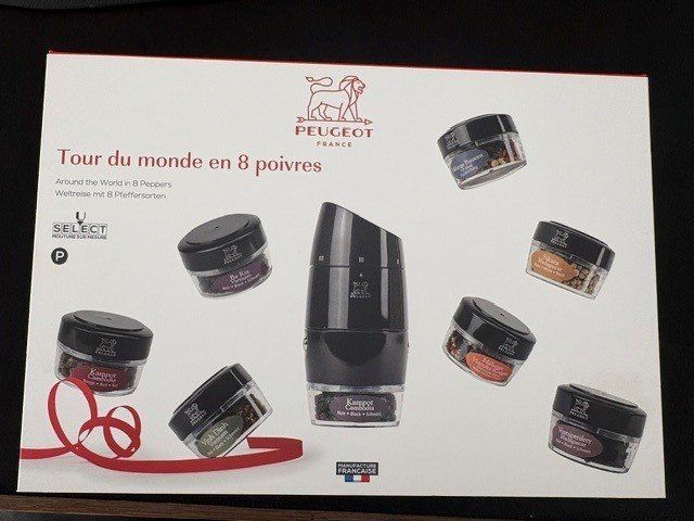 Küchengeräte: Peugeot Pfeffermühle mit 8 Behälter – Neu und originalverpackt aus Meilen von Cintrag