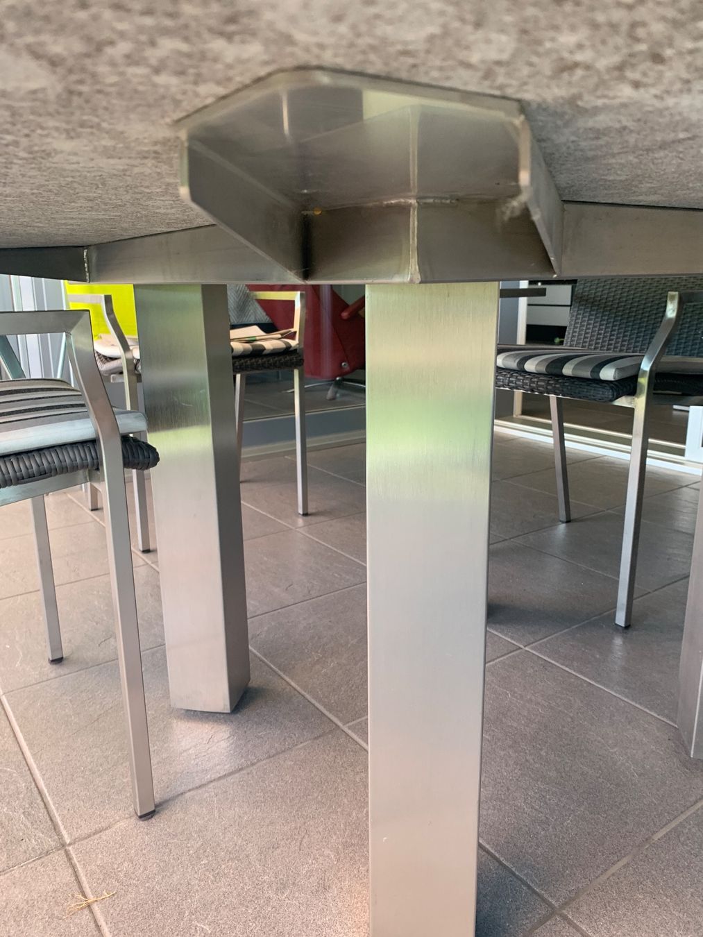 Hunn Tables: Garten- oder Balkontisch Granit mit 4 Edelstahlfüssen – D'occasion à Cham par cor_fs8w 2
