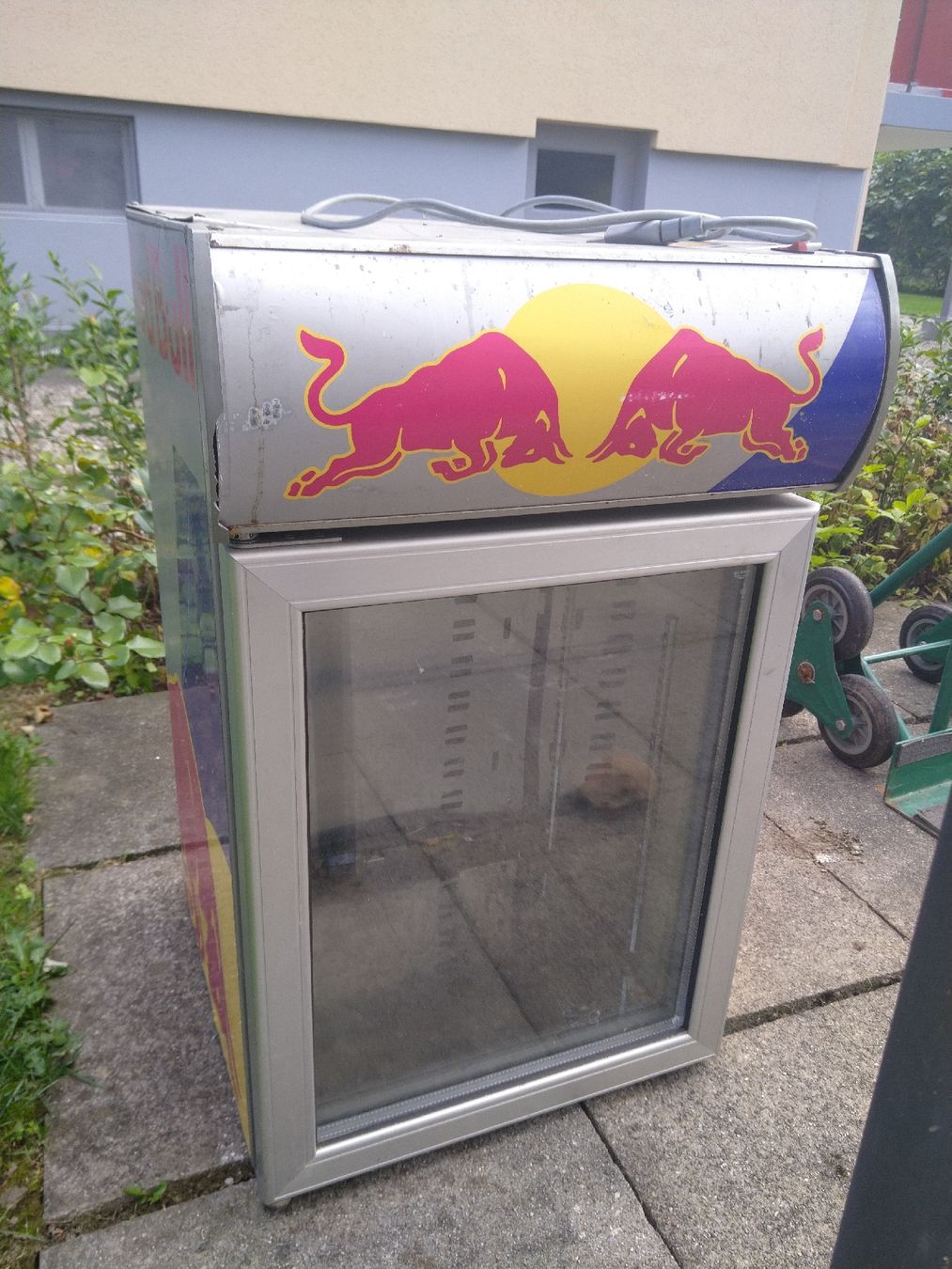 Red Bull Kühlschrank: Red Bull Kühlschrank  – Defekt aus Horw von Human78