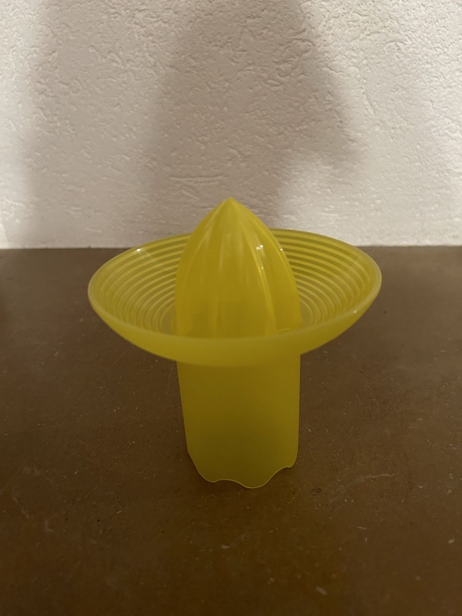 Recipients et similaires: Presse agrumes Tupperware – Neuf (Voir description) à Montsevelier par Batson