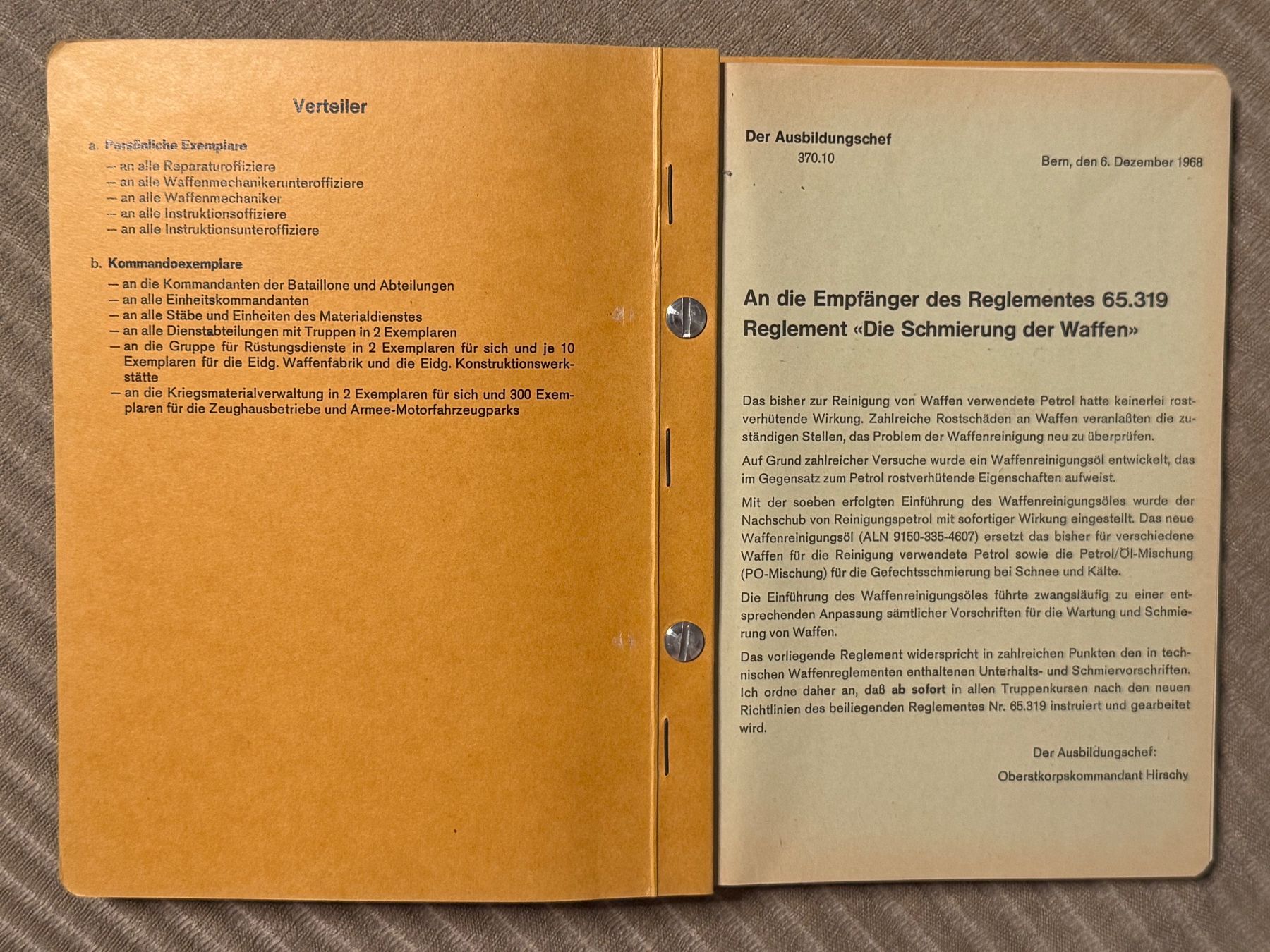 Libri: Reglement: Die Schmierung der Waffen - Schweizer Armee – Usato da Brütten venduto da Hst1 1