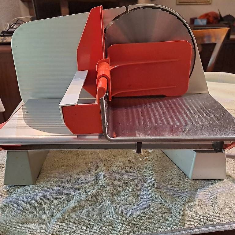 Elettrodomestici da cucina: affettatrice Turmix – Usato da Riva San Vitale venduto da Marneta