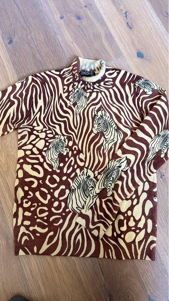 Pullover & Sweatshirts: Trendiger Zebra-Pullover Gr. XS/S – Gebraucht aus Liestal von ell_6xc7