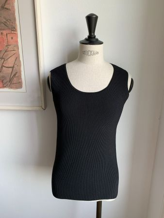 AKRIS: Edles schwarzes Top mit Kaufetikette, 36, NP 440.-