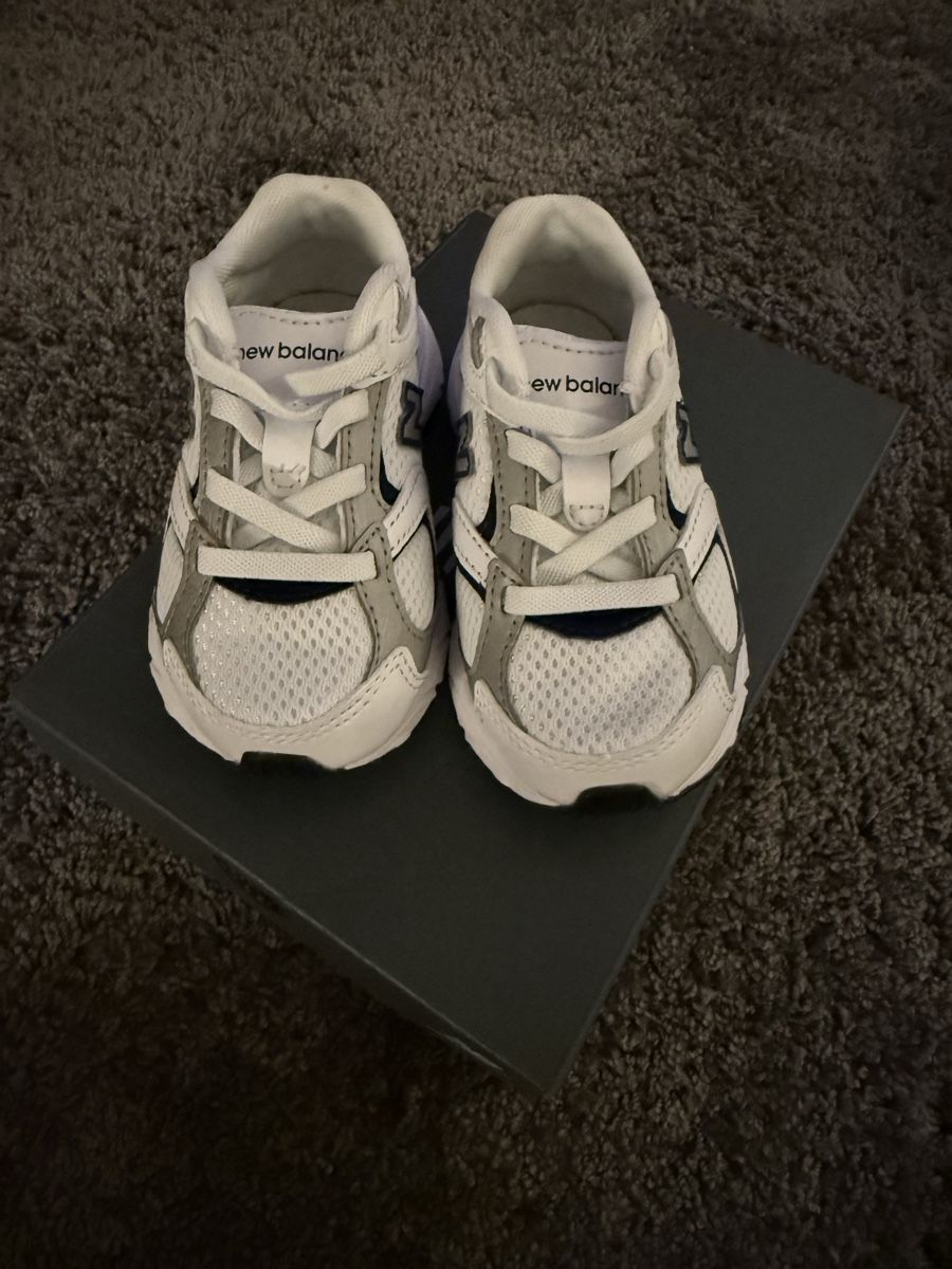New Balance Schuhe für Jungen: Kinderschuhe New Balance – Neu und originalverpackt aus Oberglatt ZH von sam_vs55