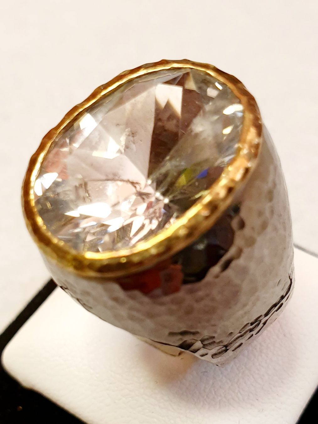 Anelli: Statement Ring, Silberlook mit grossem weissen Quarz ✨ – Nuovo e nell'imballaggio originale da Zürich venduto da adriben 7