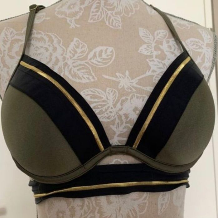 Costumi da bagno & Bikini: Bikini Oberteil Grösse 38 – Usato da Worb venduto da Osterthal
