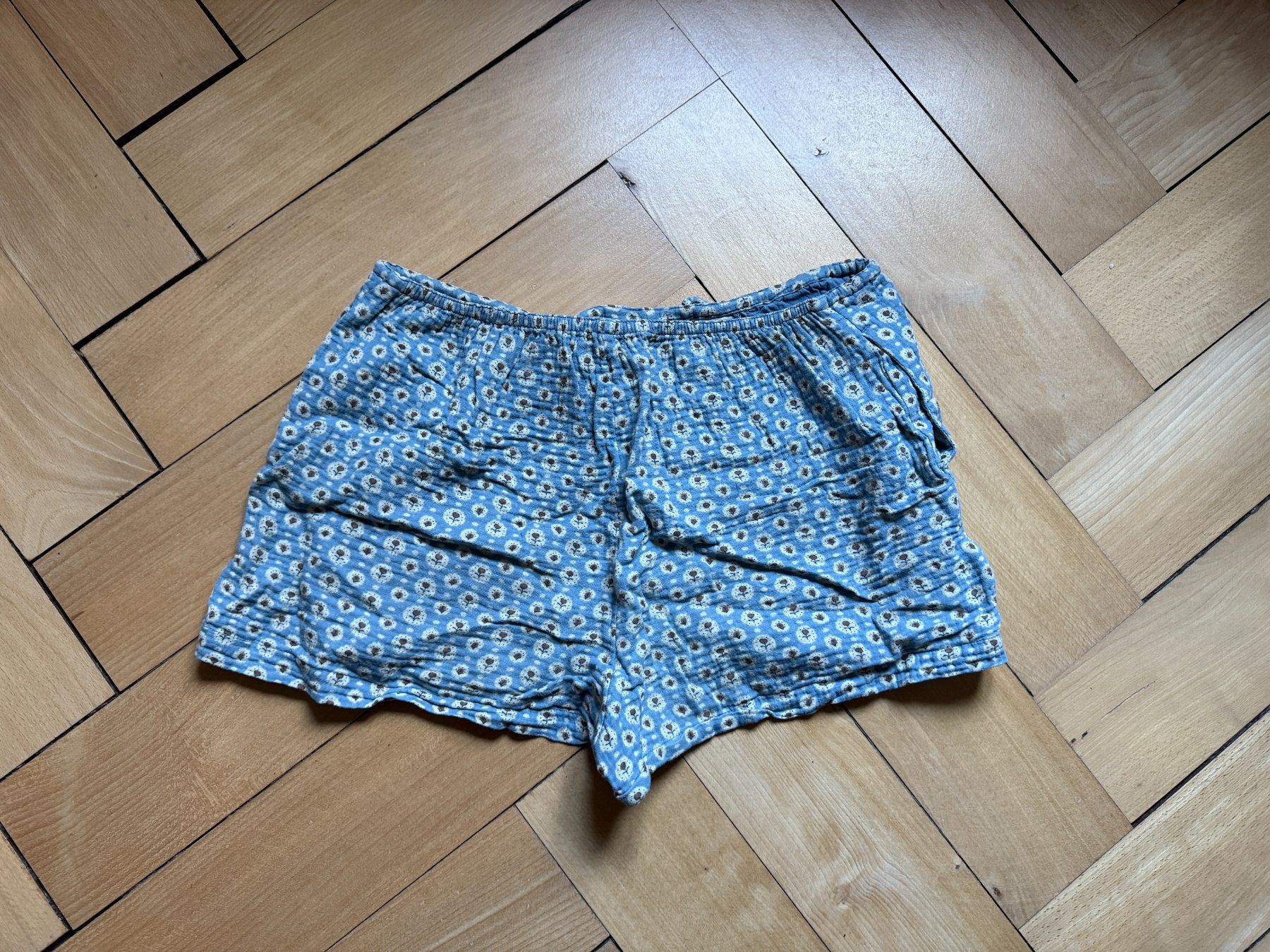 Oysho Pantaloni: OYSHO - Shorts hellblau gemustert XS – Usato da Zürich venduto da Diazaio 2