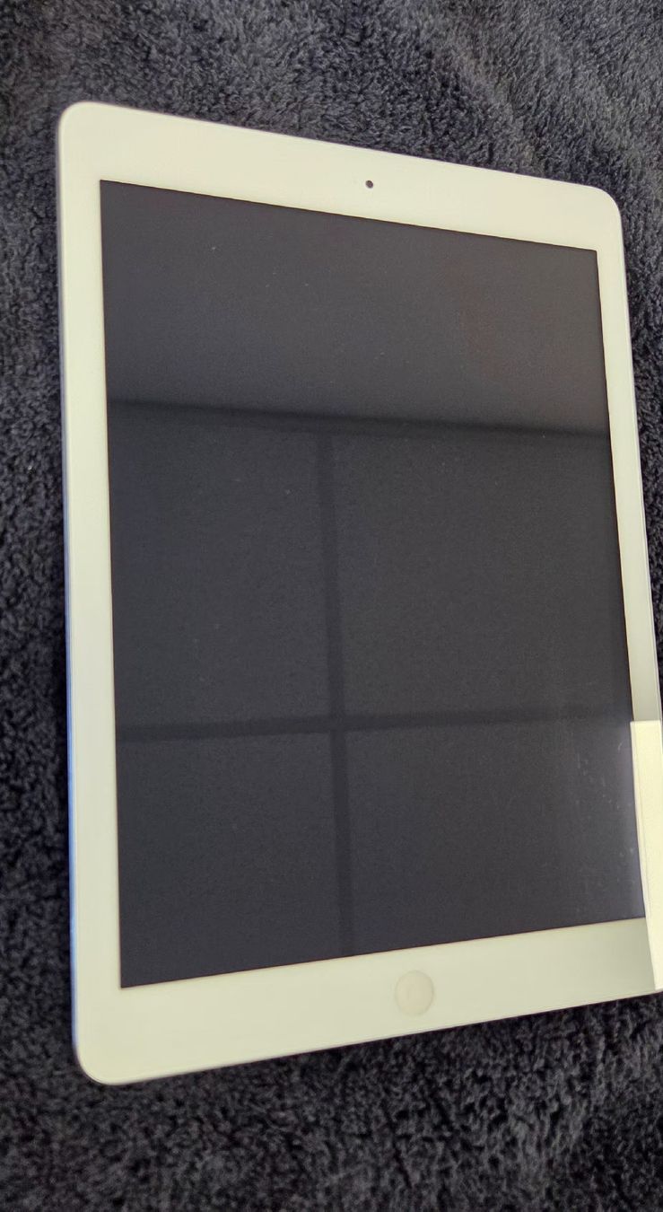 Apple Tablettes PC: Ipad air 16GB – D'occasion à Cernier / par car_5rm5 2