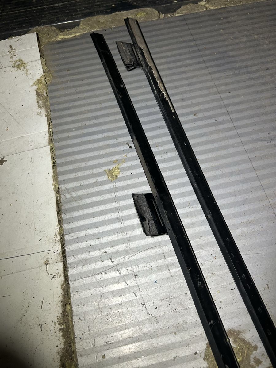 VW Tutti pezzi di ricambio auto: Golf2 Seitenschweller leiste  – Usato da Gampelen venduto da ste_r6hj 7