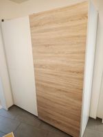 Schrank mit Schiebentüre weiss/Holzoptik möbel