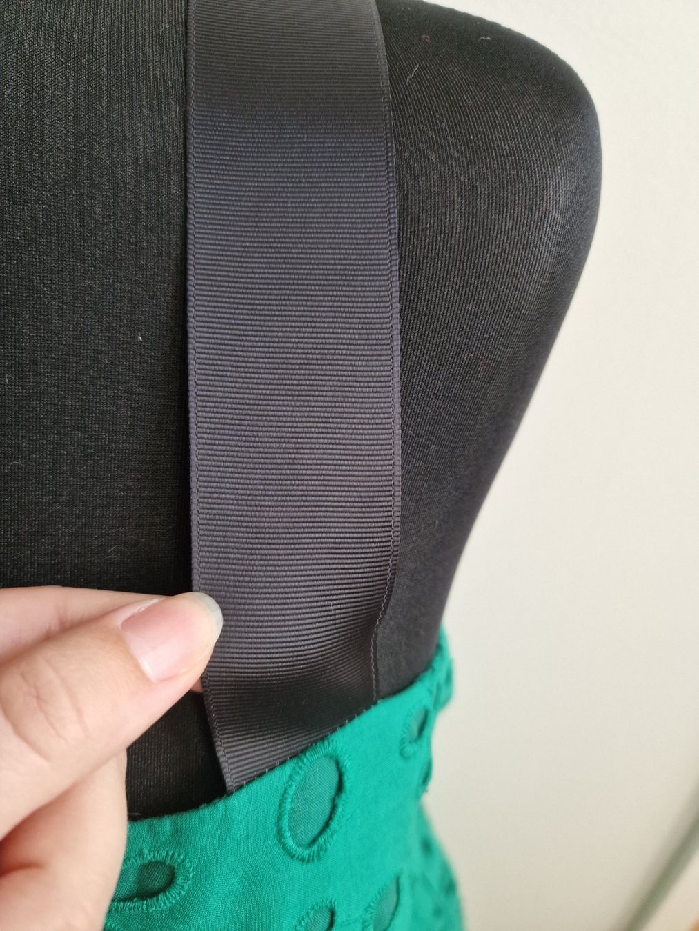 Asos Vestiti: Grünes Kleid mit Lochmuster – Usato da Zürich venduto da ale_bg2x 3