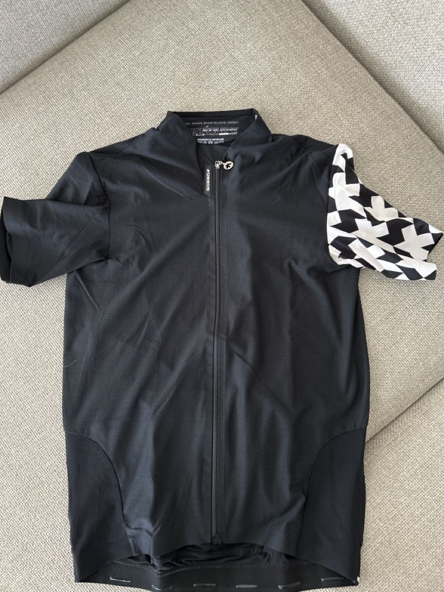 Assos Maillots de corps & Pantalons: Maillot Assos taille L – D'occasion à Biel/Bienne par ponpon_bleu 1