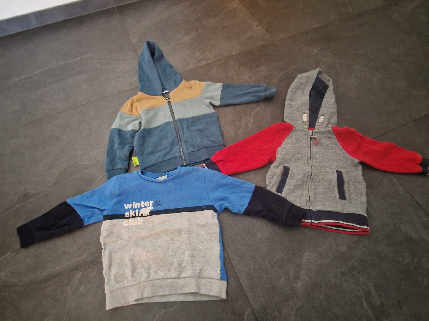 Lotti & Set di vestiti: Jungs Kleiderpaket 98/104 – Usato da La Punt Chamues-ch venduto da min_z9hj 6