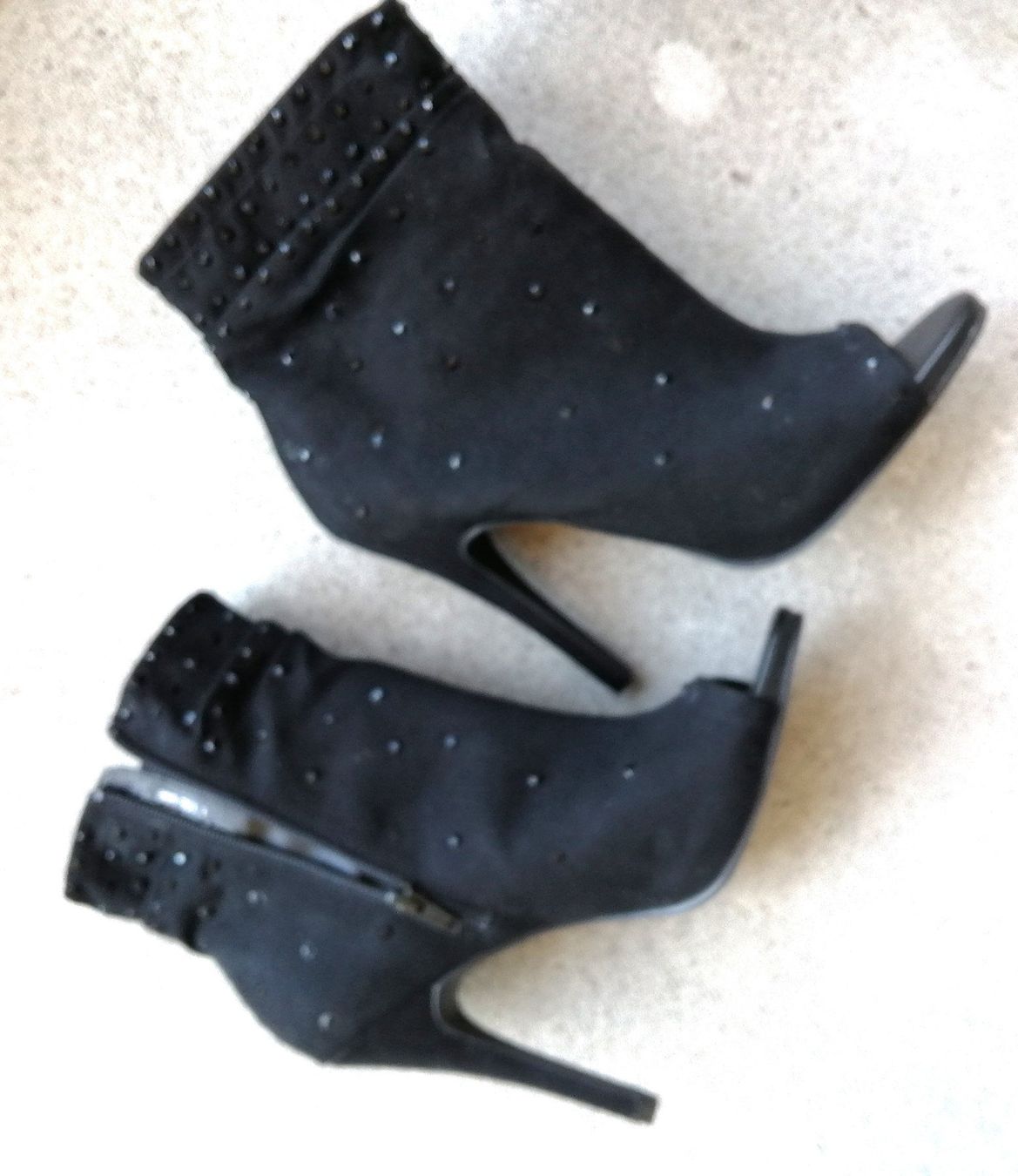 Scarpe da donna: Stiefeletten mit Steinen, schwarz, Grösse 39 – Usato da Schaffhausen venduto da Domifran 2
