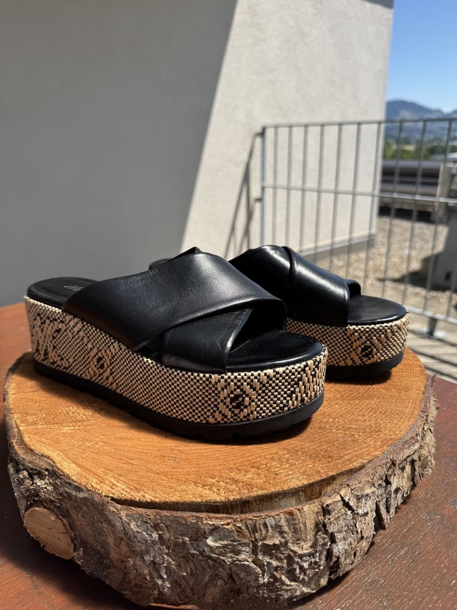 Marc Cain Damenschuhe: MARCCAIN Plateau Pantoletten schwarz echtleather Grösse 37 – Neu (gemäss Beschreibung) aus Wetzikon ZH von Jan_wojt
