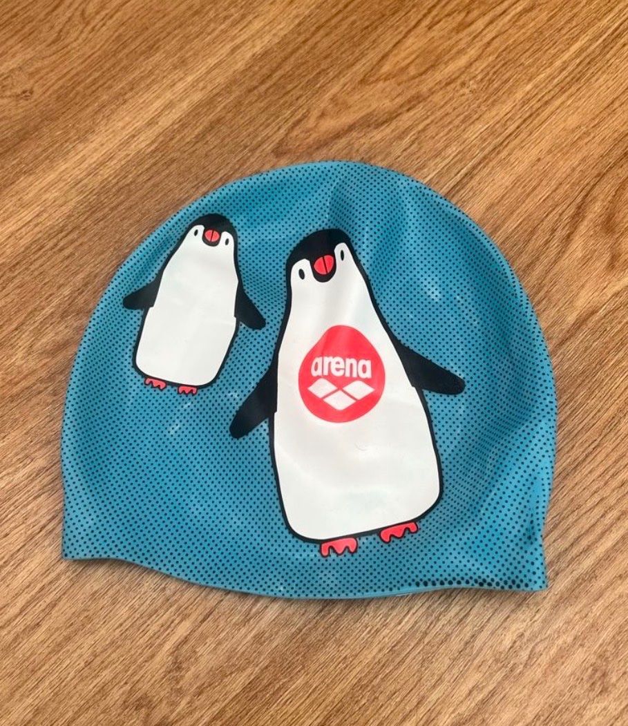 Arena Sonstige Jungenkleidung: Badekappe Arena mit Pinguin Motiv – Neu (gemäss Beschreibung) aus Montreux von canori