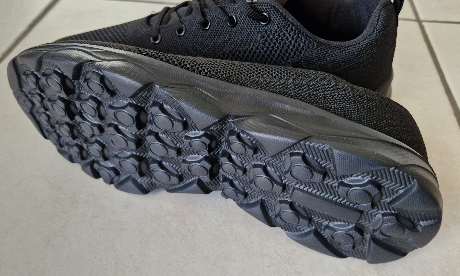 Scarpe da uomo: ***** Schwarz Basket - T 43.5 - neu – Nuovo e nell'imballaggio originale da Villaz-St-Pierre venduto da Ubid 1