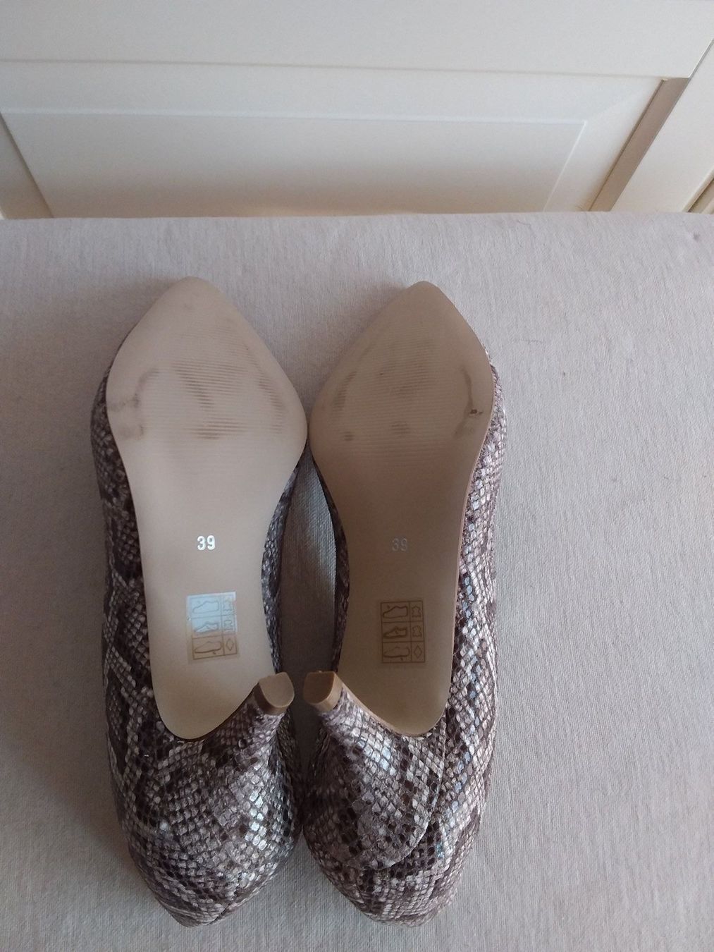 Scarpe da donna: Pumps – Nuovo (secondo la descrizione) da Fey venduto da ladamedunil 2