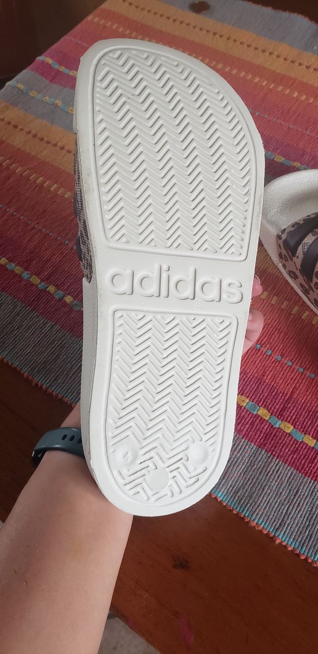 Adidas Herrenschuhe: Claquettes Adidas léopard  – Neu (gemäss Beschreibung) aus Le Séchey von Jill93 1