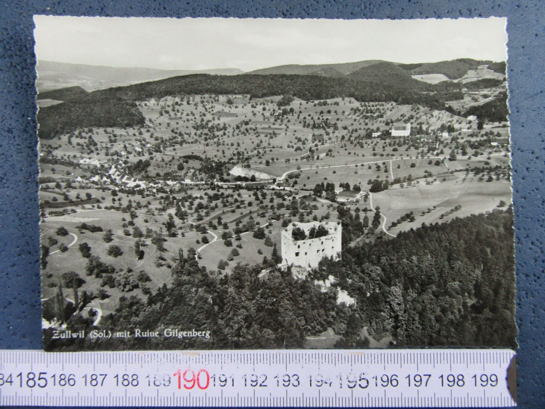 Cartoline postali: ZULLWIL SO AK MIT RUINE GILGENBERG LUFTBILD – Usato da Ettingen venduto da Hausi4711