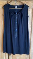 Sommerkleid mit passender Kette