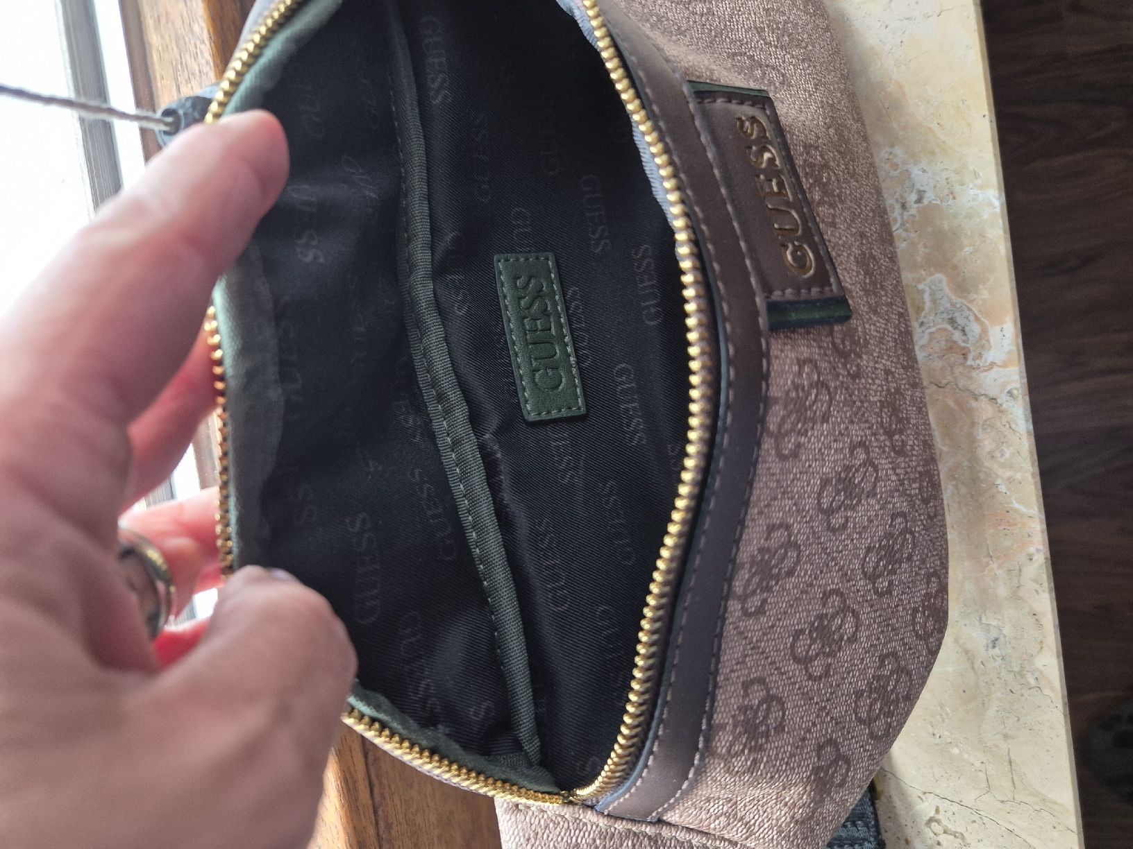 Guess Borse: GUESS Bauchtasche – Usato da Schaffhausen venduto da monikaD010203 2