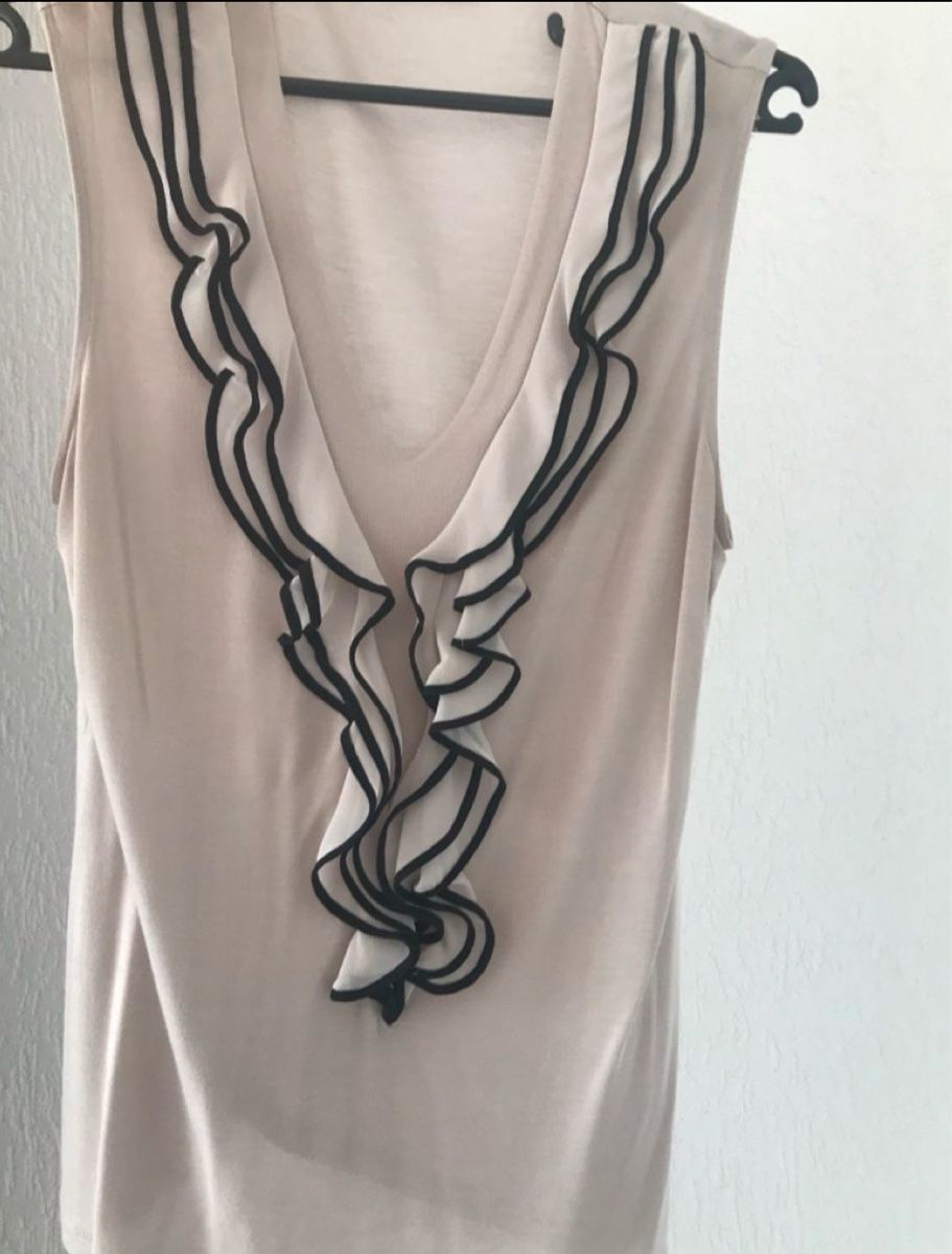H&M Blusen: Bluse H&M mit hübscher Rüsche – Gebraucht aus Dietlikon von LiebenLebenLachen