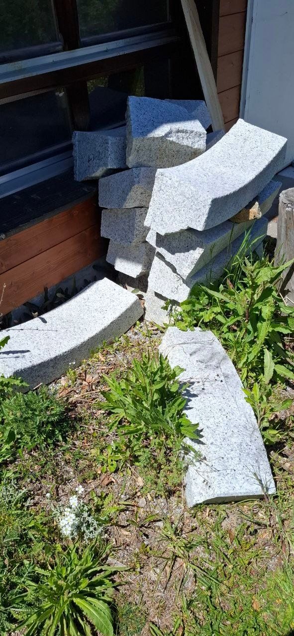 Steine & Dachziegeln: Steine, Garten, Granit? – Gebraucht aus Malix von jul_7nhn 1