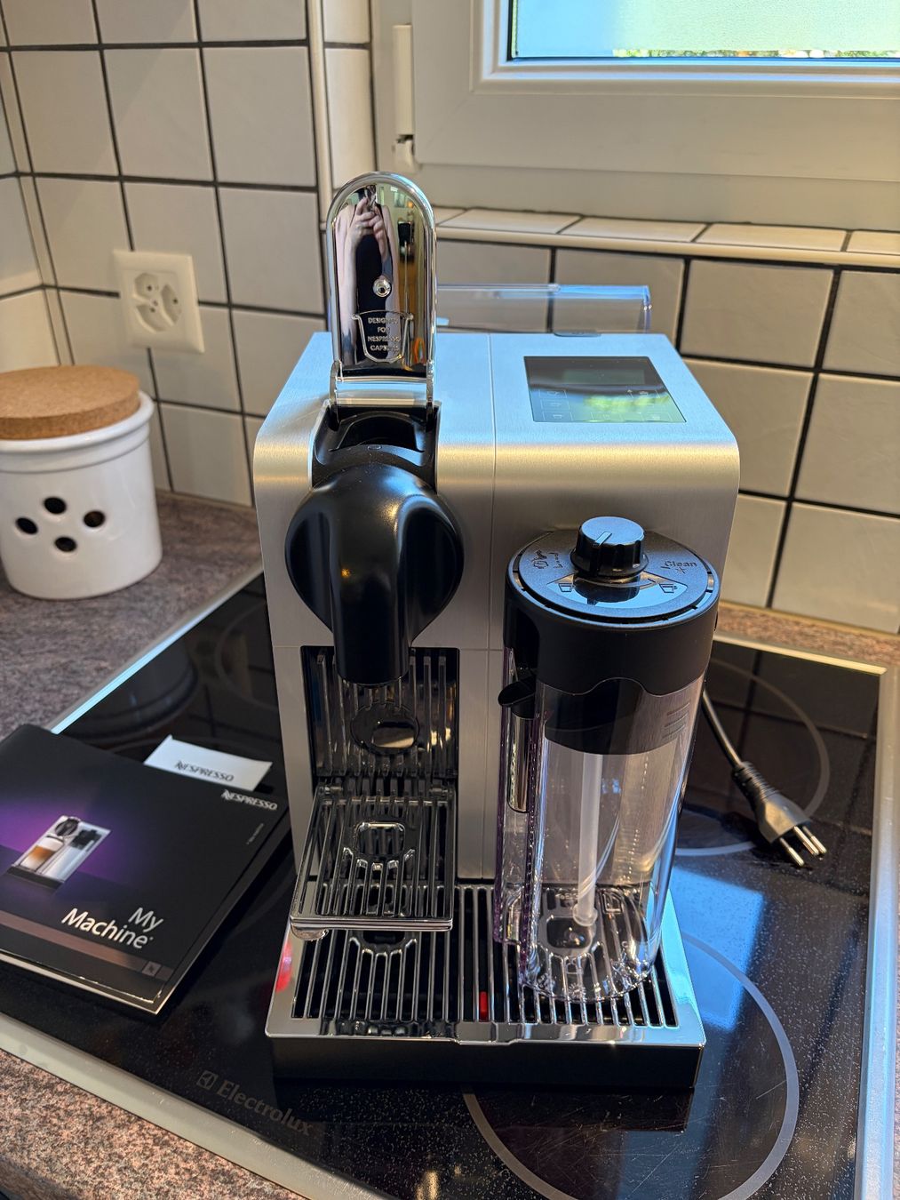 De'Longhi Kaffeemaschinen & Espressomaschinen: Nespresso DeLonghi Lattissima Pro – Gebraucht aus Zofingen von Angela_A