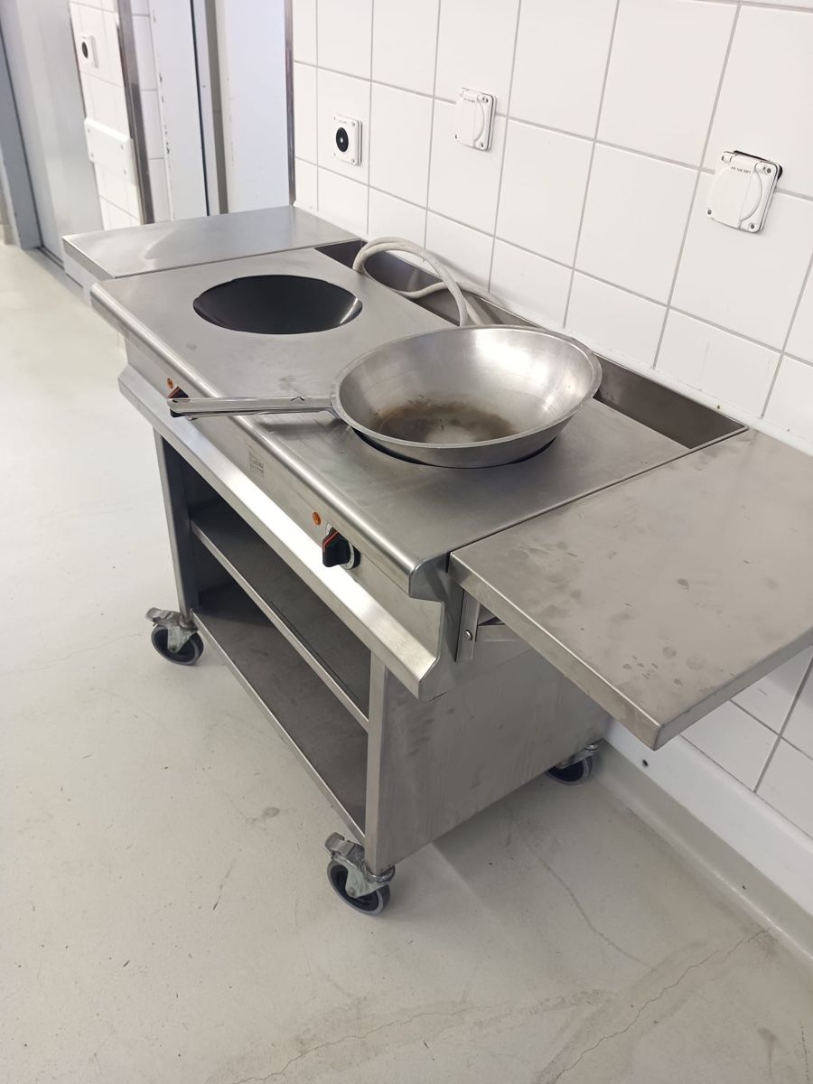 Elettrodomestici da cucina: Menu System 2 er Induktionswok fahrbar – Usato da Dittingen venduto da Cervolino77 2