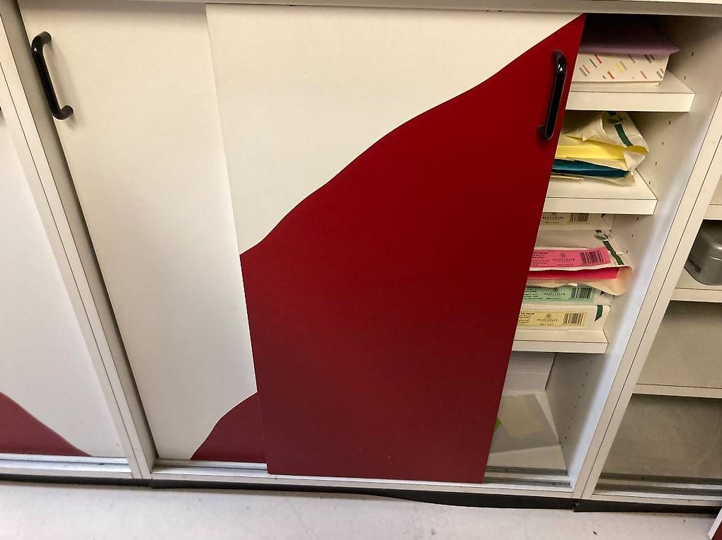 Armadi: Designer Schrank Weiss / Rot – Usato da Küssnacht am Rigi venduto da alf_7tb5 1