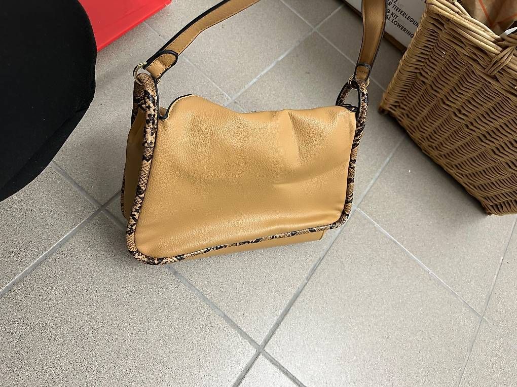 Borse da donna: Tasche Braun – Usato da Oberentfelden venduto da painting4 1