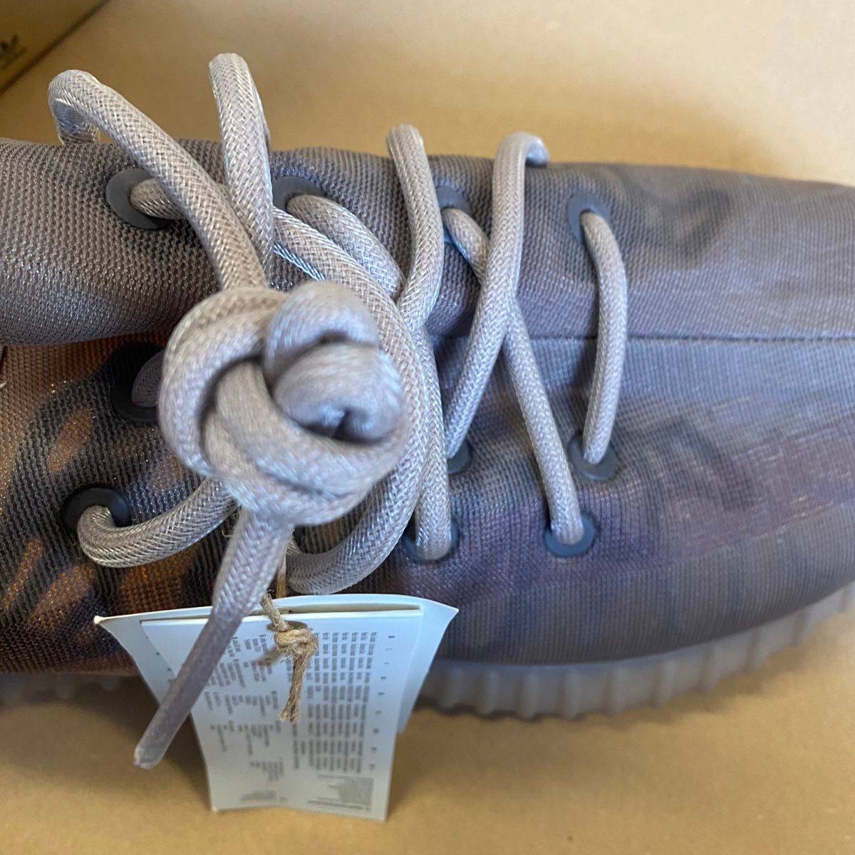 Adidas Herrenschuhe: Yeezy 350 V2 Mono Mist's – Neu und originalverpackt aus St. Gallen von sourced_limited 3