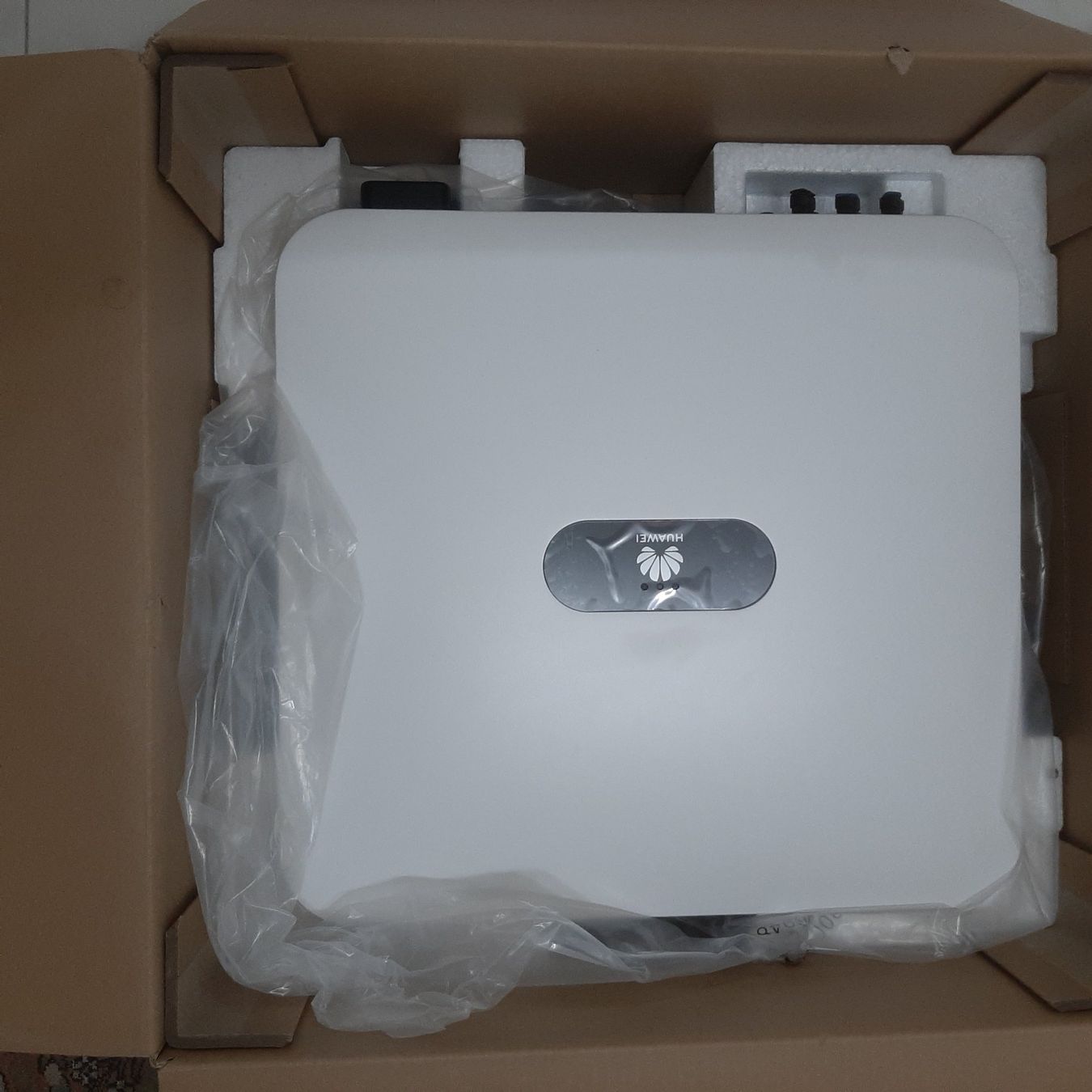 Huawei Inverter: onduleur hybride triphasé HUAWEI SUN2000-8K-MAP0 – Nuovo e nell'imballaggio originale da biel-bienne venduto da pat2503 1