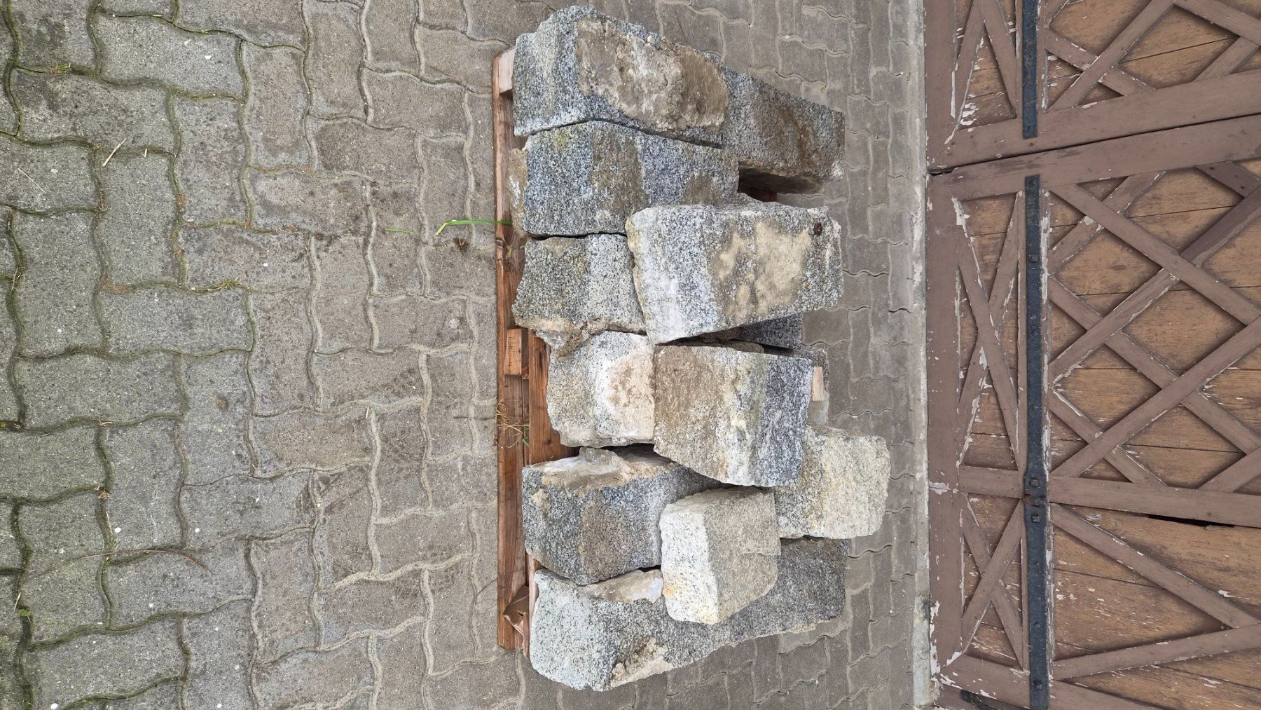 Pietre & tegole: Granitquadersteine – Usato da Muolen venduto da Bipu 2
