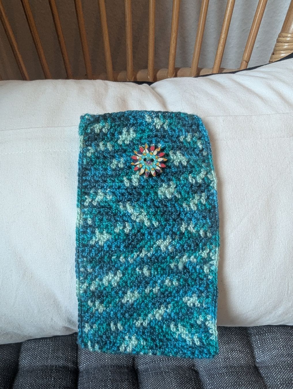Cover & Protezioni schermo: Hand-crocheted smartphone pouch, blue-green – Nuovo (secondo la descrizione) da Schlieren venduto da maseam
