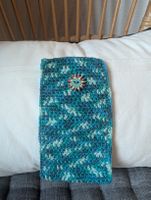 Hand-crocheted smartphone pouch, blue-green