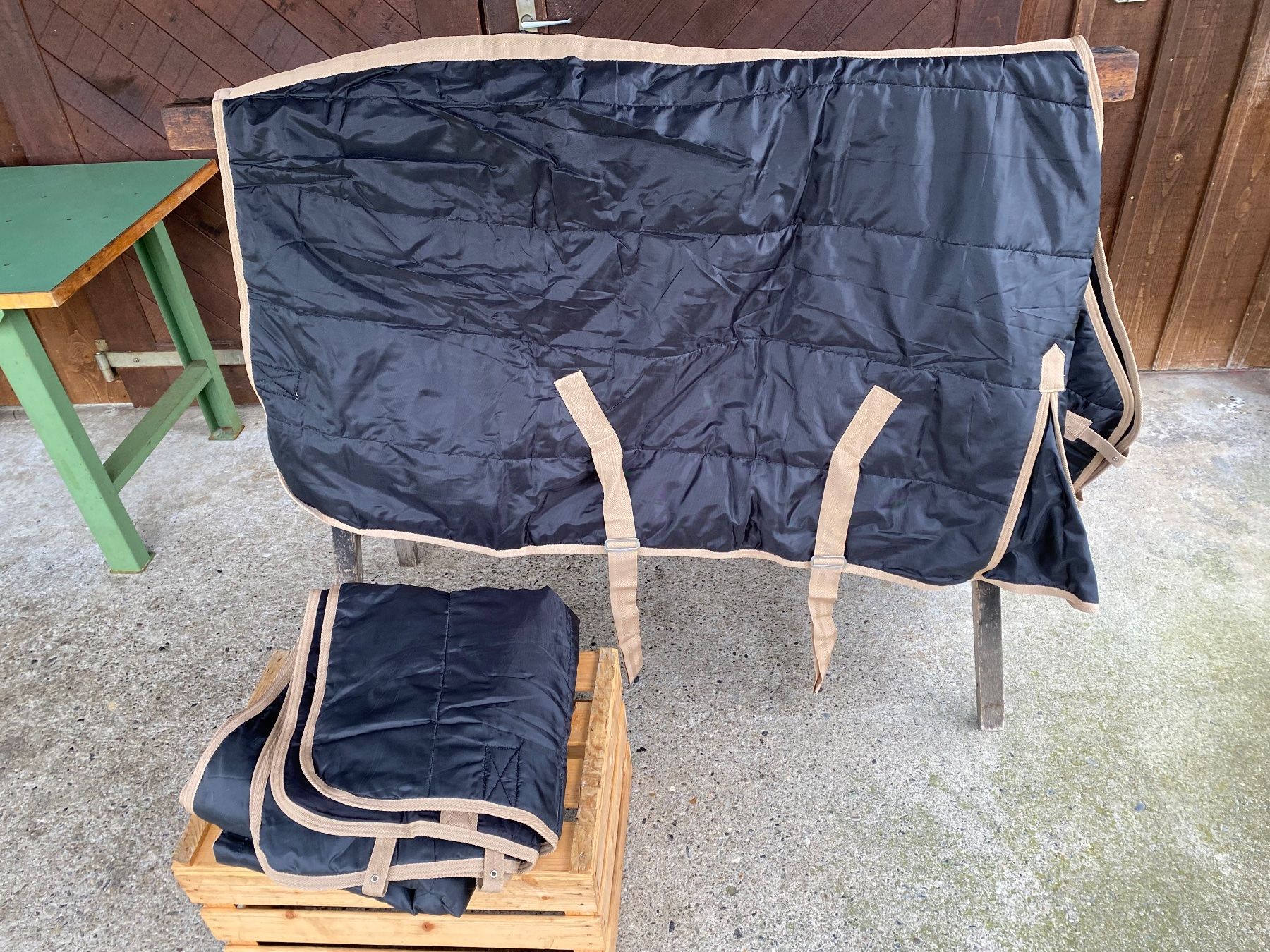 Carrozze: 2 schöne schwarze Stalldecken – Usato da Feldbach venduto da Fea1
