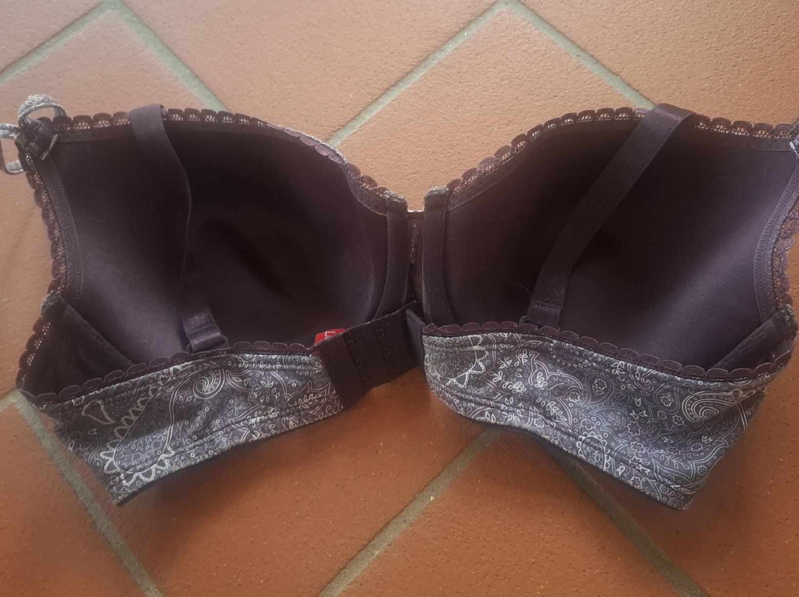 Esprit Altra biancheria intima: Esprit BH, Grösse 85E violette  – Usato da Bedigliora venduto da Dolcezza0 3