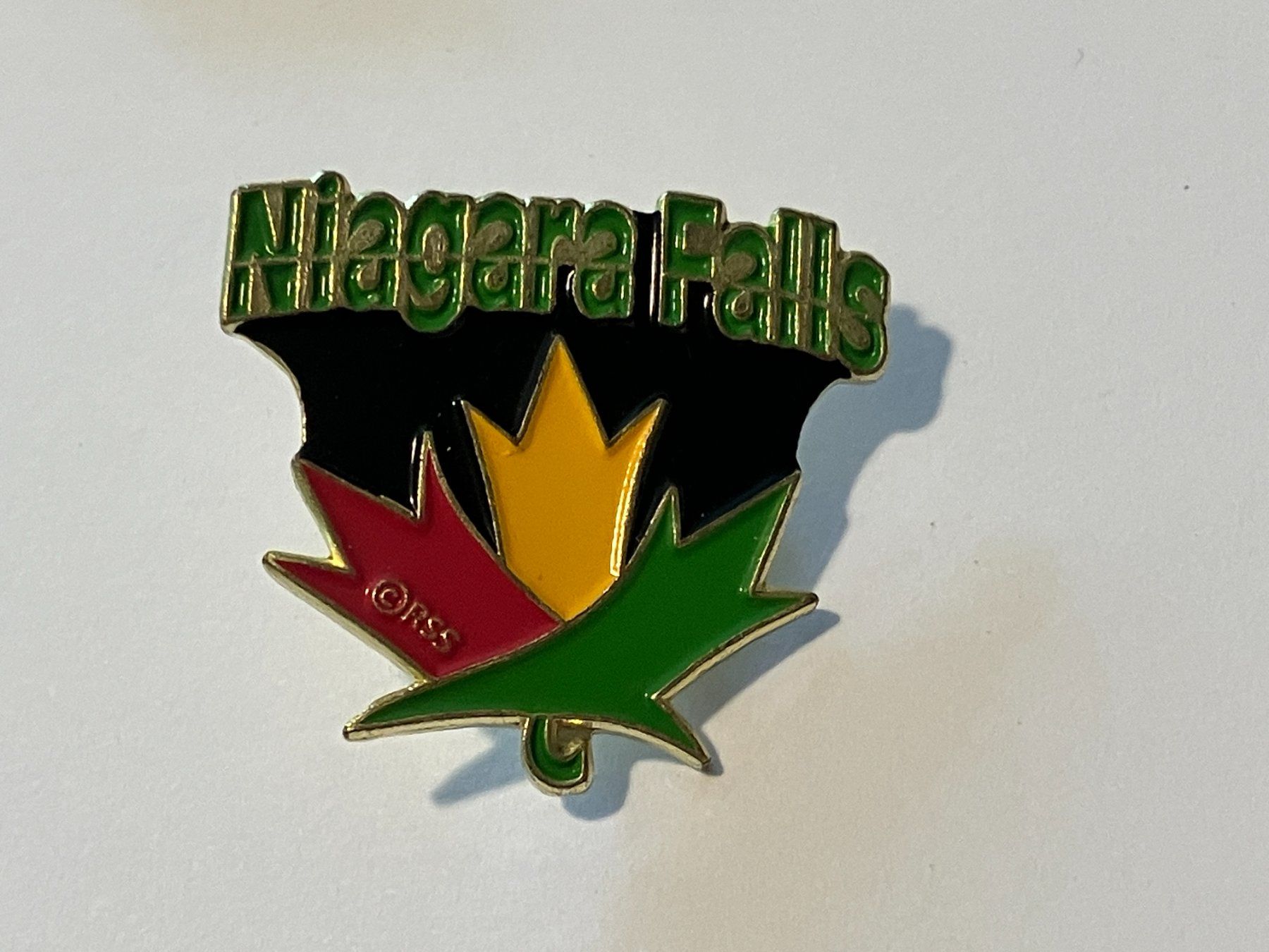 Placchette & Badge: 1 Pin Niagara Falls – Usato da Basel venduto da djwwpp