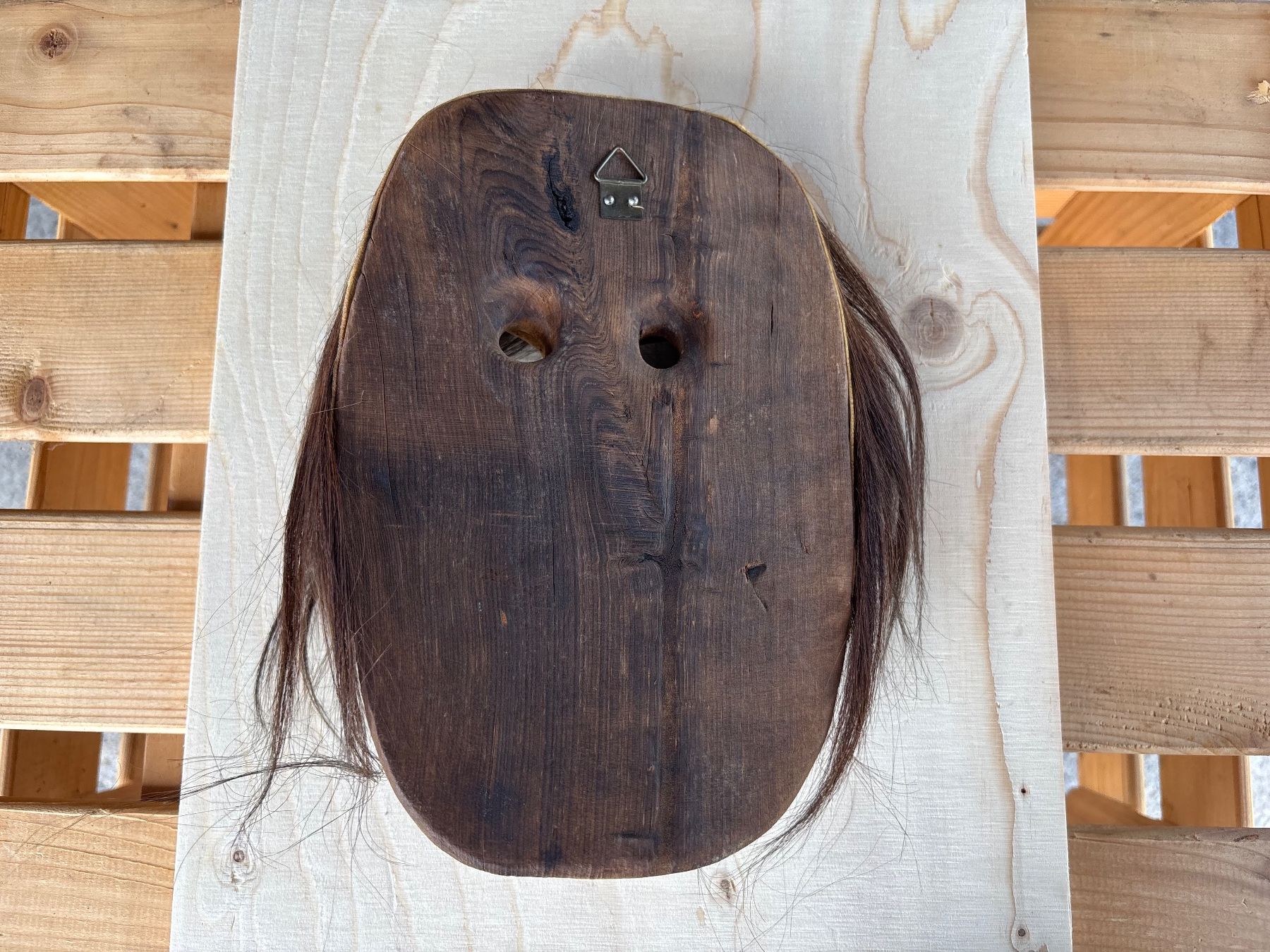 Autres antiquités ou arts: schöne alte Walliser Holzmaske – D'occasion à Feldbach par Olive1 8