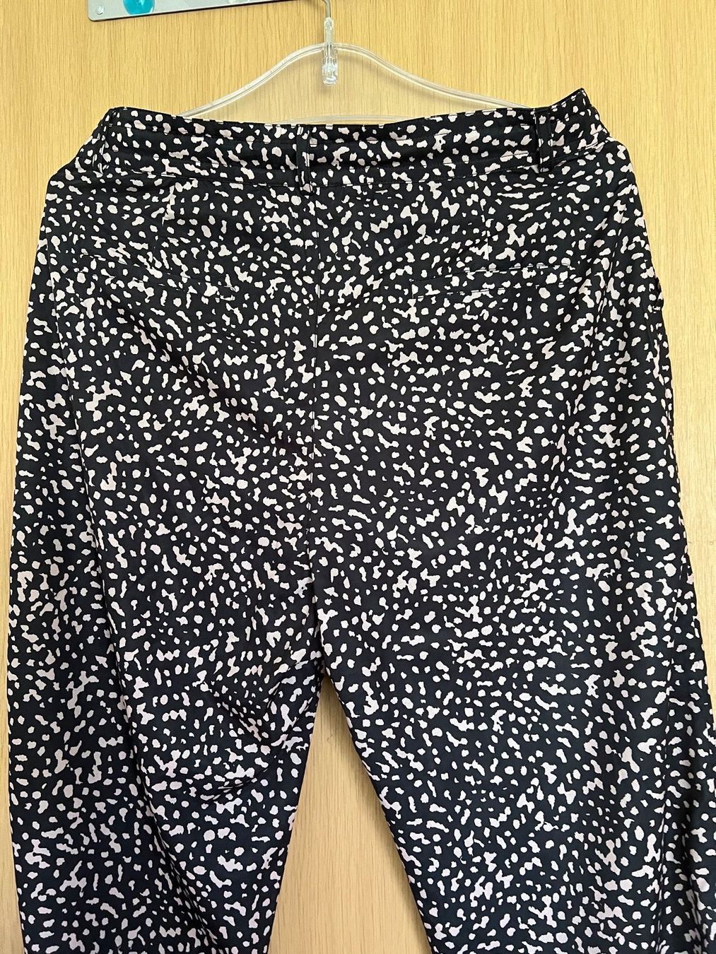 Pantaloni: Damen hosen – Usato da Nürensdorf venduto da and_5tlm 2