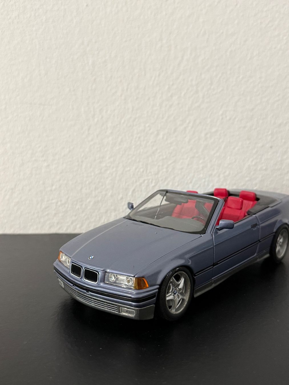 BMW Modellini d'auto: BMW 325i E36 Cabrio 1:18 Maisto – Usato da Bülach venduto da Meti2023 3