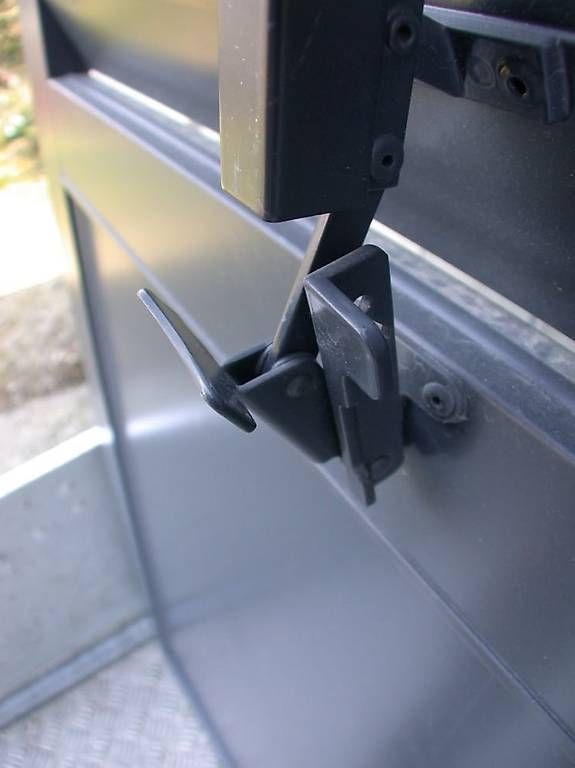 Fensterläden: Alufensterläden, mit  Einbruchschutz, Anthrazitgrau – Gebraucht aus Winterthur von BauTeilLaden2000 3