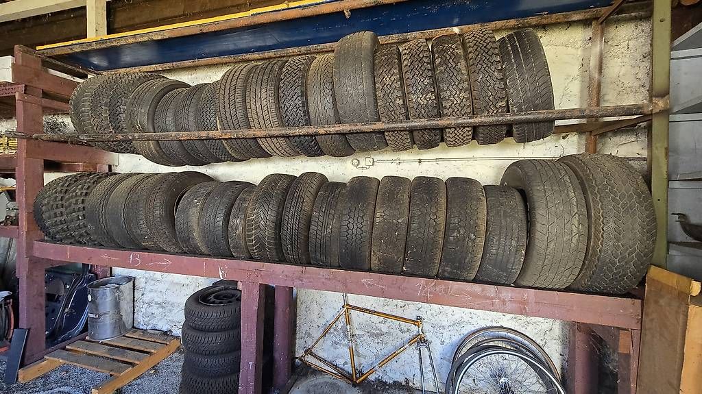 Pneumatici & Ruote complete: Lot de 40 pneus hors d'âge – Usato da Carouge GE venduto da cab_s88f