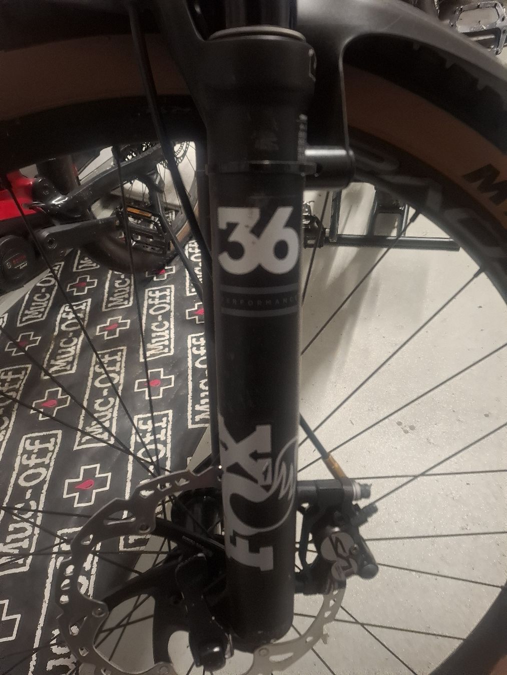 Fox Pezzi di ricambio: FOX Performance 36 – Usato da Bremgarten AG venduto da Mscooby