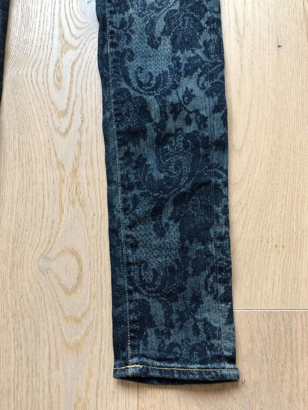 Guess Jeans: Jeans  GUESS, JEGGING,  Gr. 26 – Usato da Siebnen venduto da Trans-Am 2